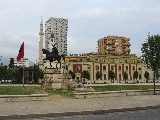 Monumento all’eroe nazionale albanese skanderbeg a Tirana