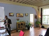 Mostra di un artista senegalese in un apartamento