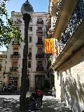 Piazza del Sortidor con la bandiera Catalana