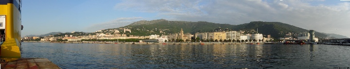foto panoramica di Bastia, Corsica, fatta dal porto