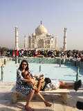 Noi in posa davanti a Taj Mahal