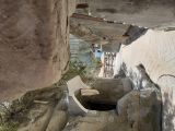 Le terme Cavascura son scolpite nella roccia