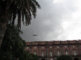 Un aereo sopra il palazzo reale di Capodimonte, Napoli