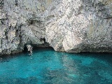 Una delle numerose grotte marine a Capri