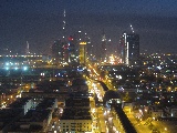 Foto panoramica di Dubai di notte fatta dall’ultimo piano del nostro albergo