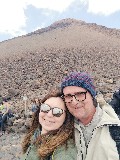 Un selfie sotto vulcano non poteva mancare
